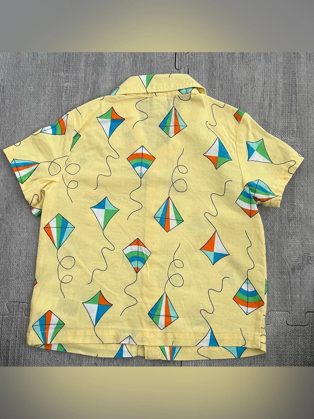 Old Navy 3T Yellow Kite Print Short Sleeve Button-Up Point Collar Shirt